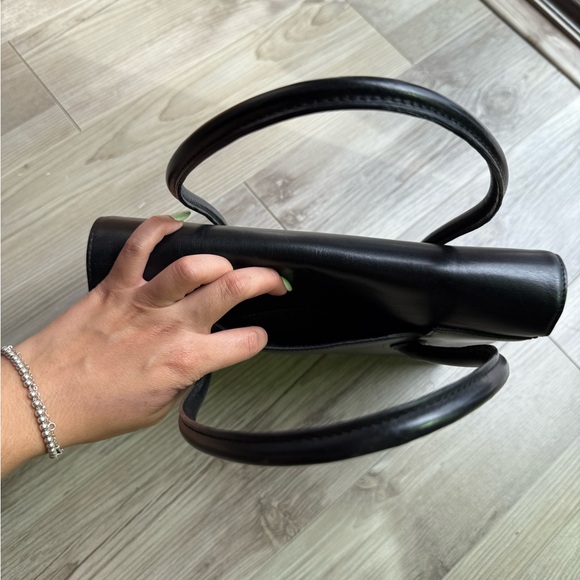 Adrienne Vittadini black handbag - Picture 4 of 6